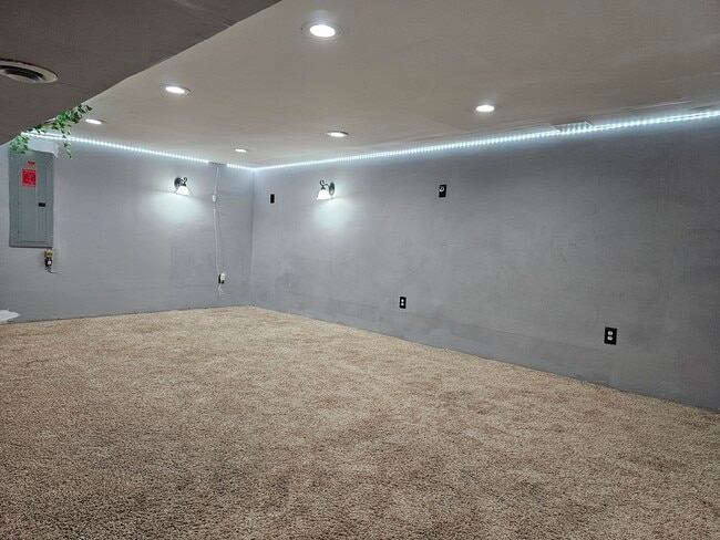 Building Photo - 11 Brookfield Dr