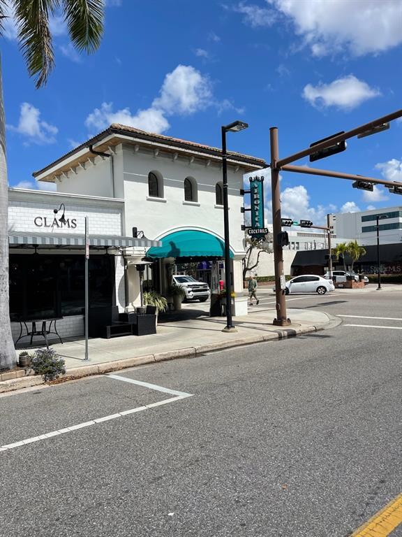 Building Photo - 2440 Hillview St