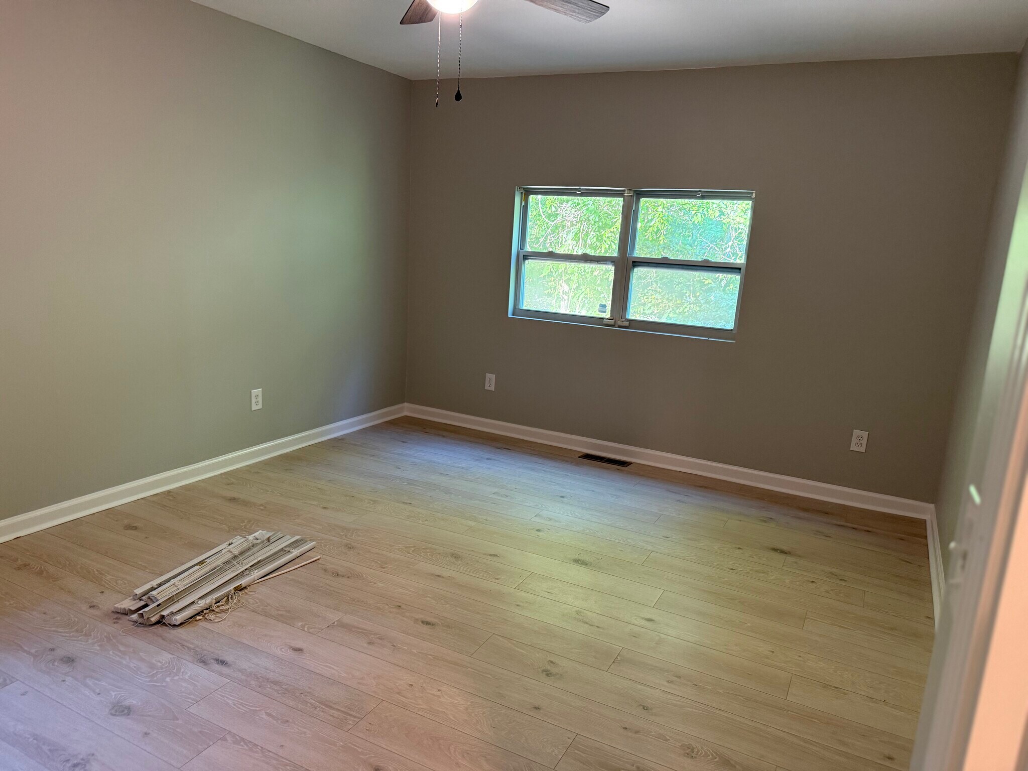 Spacious bedrooms - 4700 Dean Ct