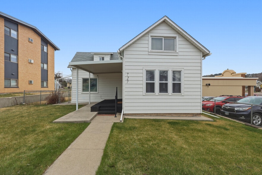 Building Photo - 727 Fairview St