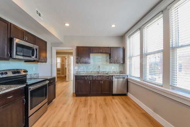 Building Photo - 4370 Swan Ave