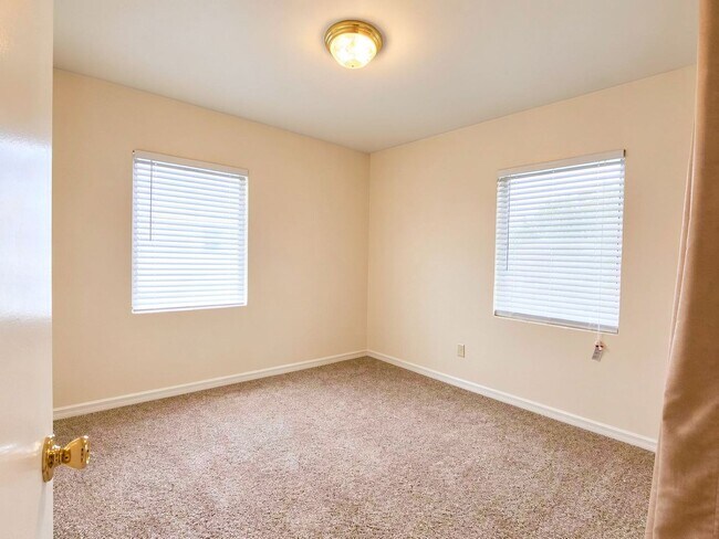 Building Photo - 3 Bedroom Home for Rent Near Tiger Stadium & Lakeland Regional!