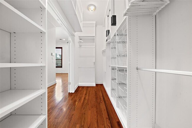 Building Photo - 4408 Dickson St