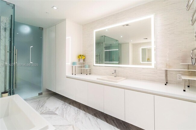 Building Photo - 701 N Fort Lauderdale Beach Blvd