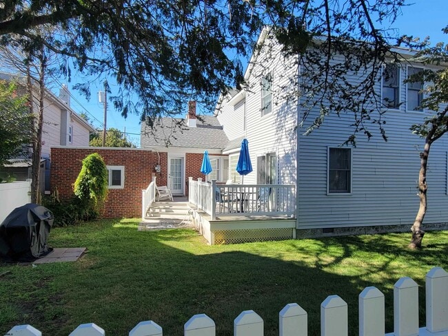 Building Photo - 8606 Monmouth Ave