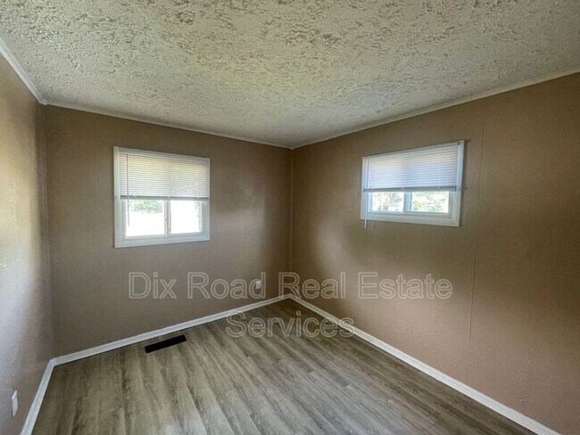 Building Photo - 4910 Porterfield Dr