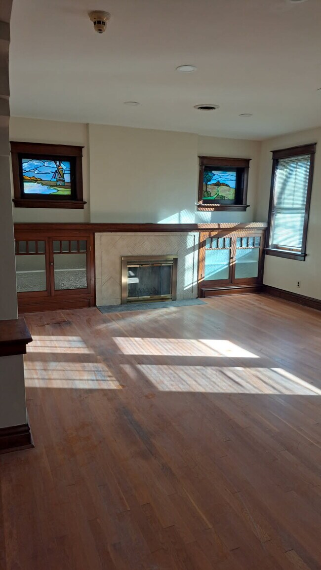 Building Photo - 5301 S Broadway St