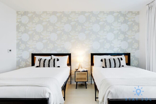 Building Photo - 2601 E Hallandale Beach Blvd