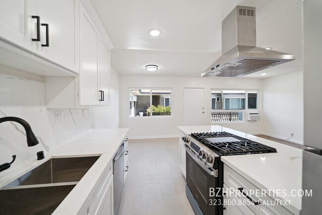 Building Photo - 7209 Willoughby Ave