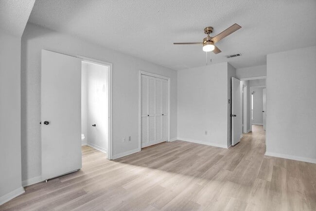 Building Photo - 9427 Braeburn Glen St