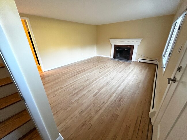 Building Photo - 12 Fieldstone Dr