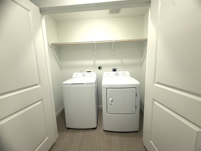 Building Photo - 1520 Crowson Rdg