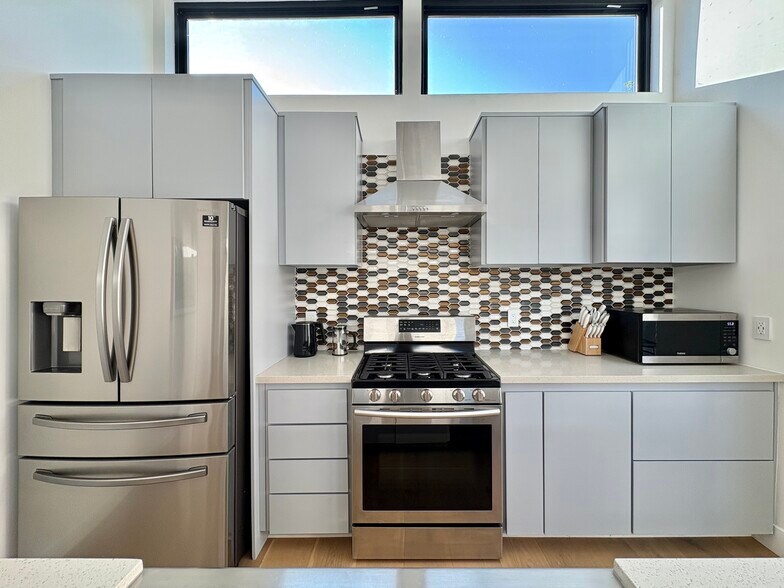 Building Photo - 2935 S West View St