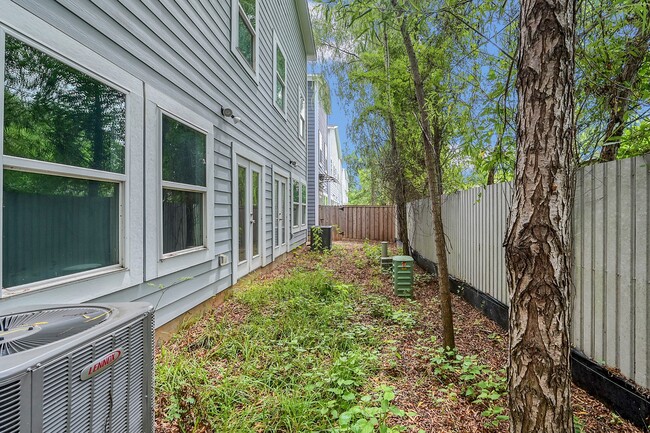 Building Photo - 18821 Luminescent Ln