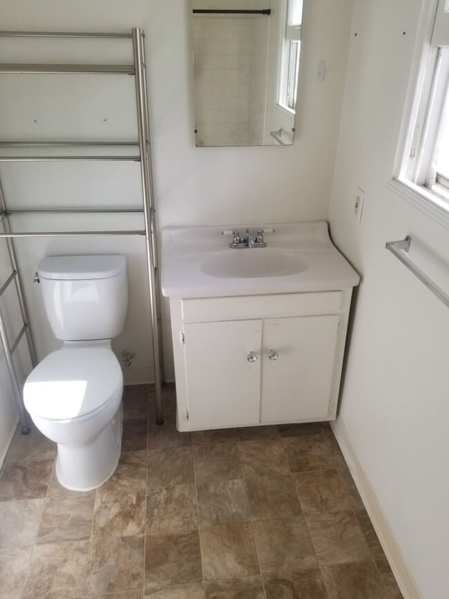 Building Photo - 2BD/1BA Bungalow in East Cypress, Santa Ma...