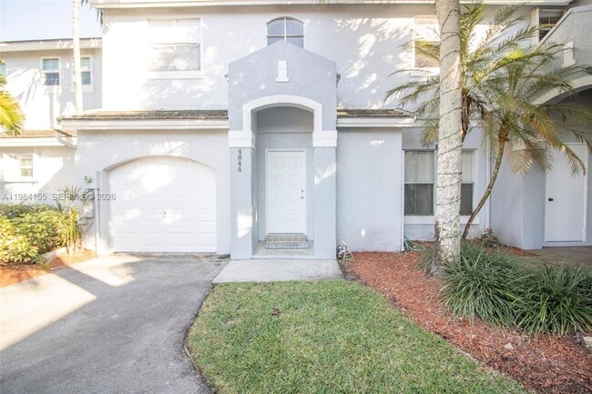 Building Photo - 4844 Grapevine Wy