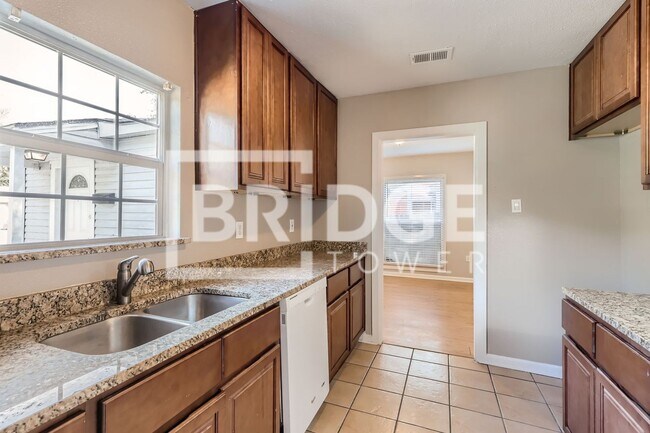 Building Photo - 224 E Boyd St