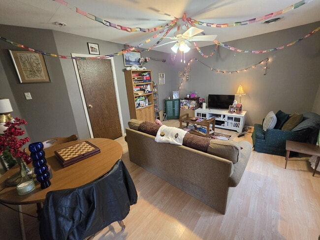 Building Photo - 3 Bedroom, 1 Bathroom with Covered Large Balcony and Off-Street Parking - Available July 1st!