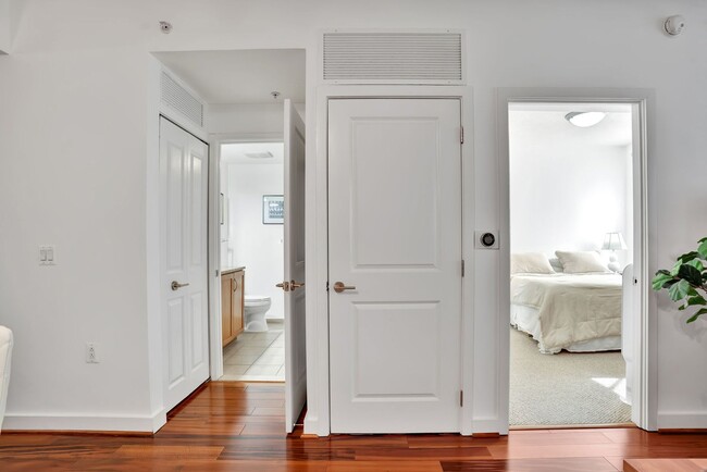 Building Photo - Luxury Living in the Heart of Ballston