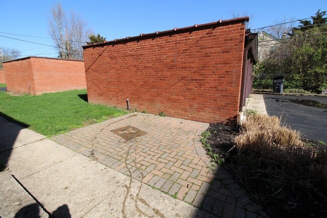 Building Photo - 2030 Harwitch Rd