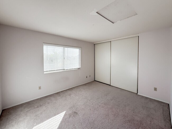 Building Photo - 40041 Zamura Ct