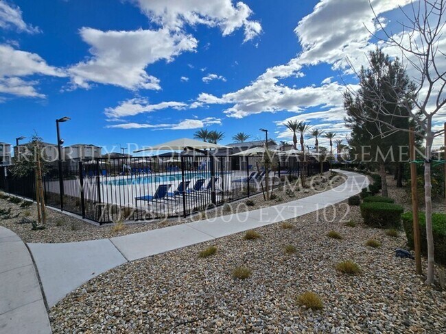 Building Photo - Gated~ 3 Bedroom ~ 2 Bath Townhome w/2 Car Garage~MUST SEE!