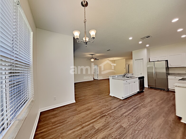 Building Photo - 19141 Meadow Pine Dr