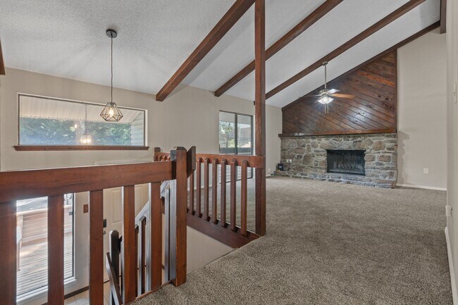 Building Photo - 5 Rocky Top Cove