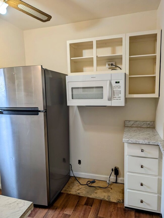 Building Photo - Adorable Belmont Home with Basement - AVAILABLE NOW!