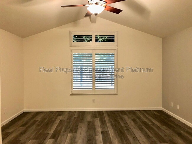 Building Photo - 2667 Santa Ana Ave