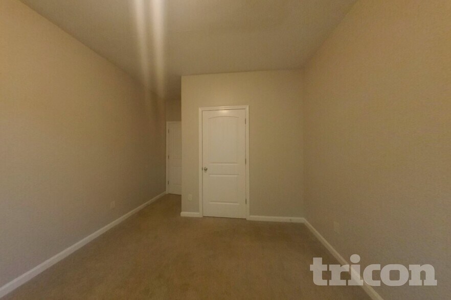 Building Photo - 474 Lake Ridge Ln