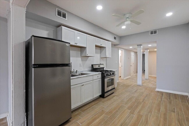 Building Photo - 1913 S Troy St