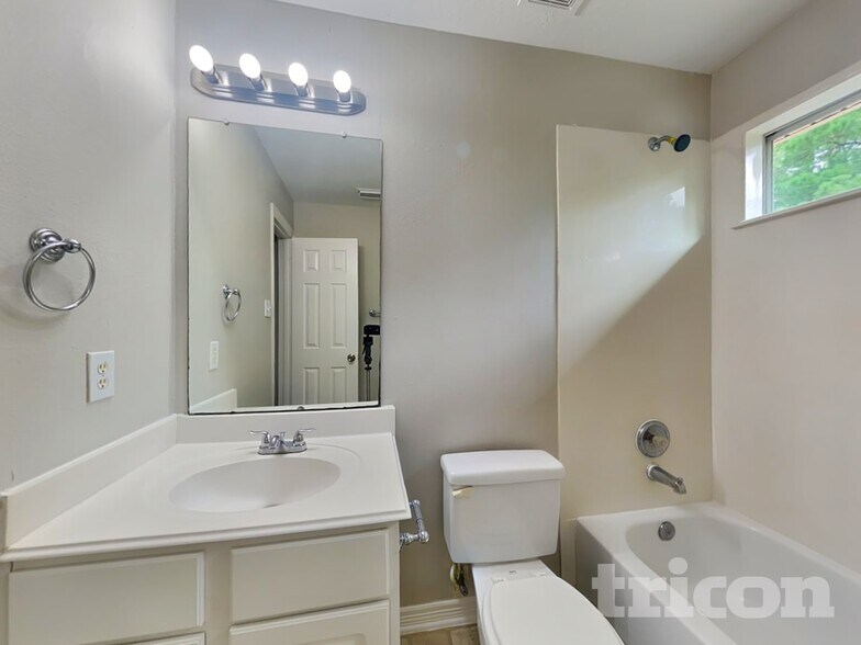 Building Photo - 10834 Golden Sunshine Dr