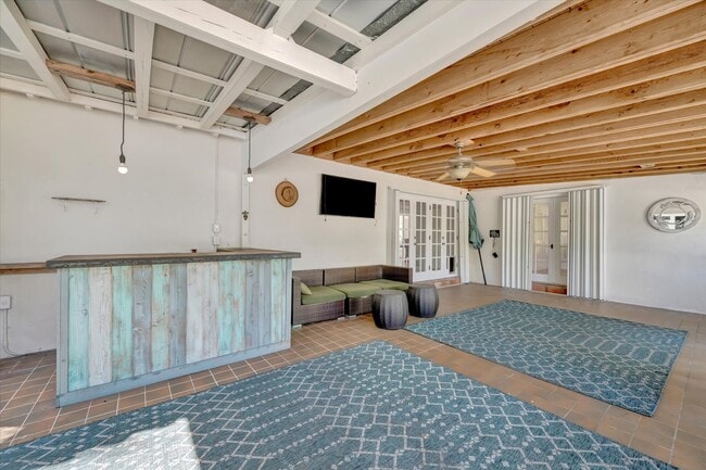 Building Photo - ALL THE CHARM! - Siesta Key 1+ acre on the Bay - 3 bed/ 2 bath pool home