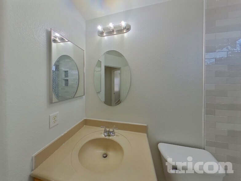 Building Photo - 42396 Colby Dr