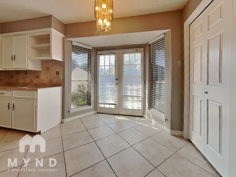 Building Photo - 314 Towne House Ln