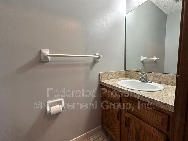 Building Photo - 1114 ROMAINE Cir W