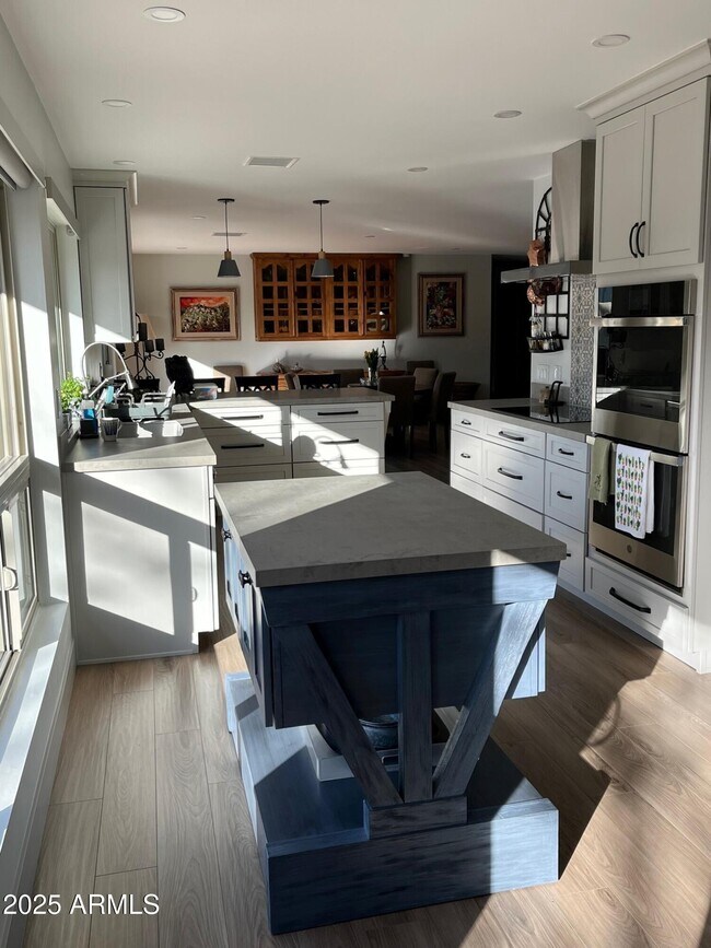 Building Photo - 3337 E Las Rocas Dr