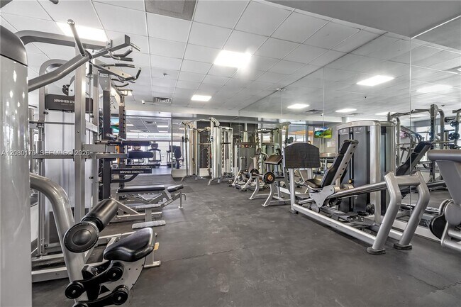 Building Photo - 1717 N Bayshore Dr