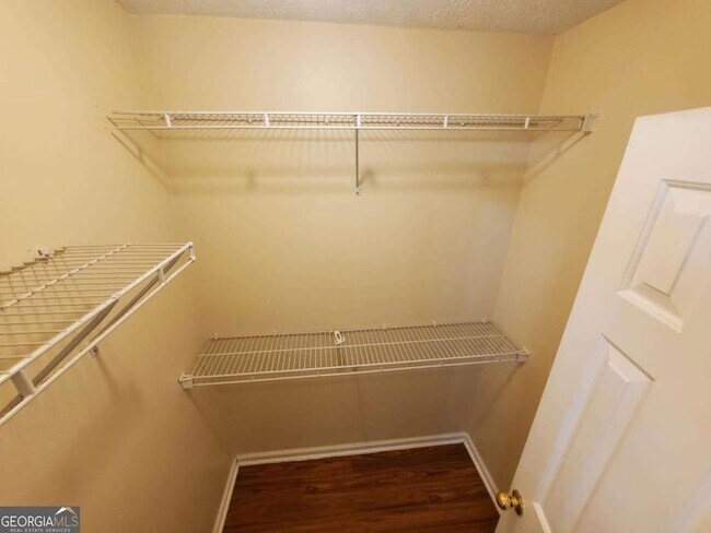 Building Photo - 5450 Twin Lakes Dr