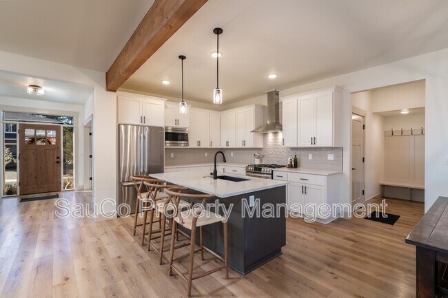 Building Photo - 35471 Portland View Dr