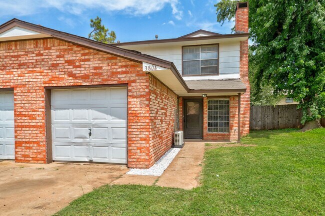Primary Photo - 4 bed 1.5 bath duplex in Midwest City