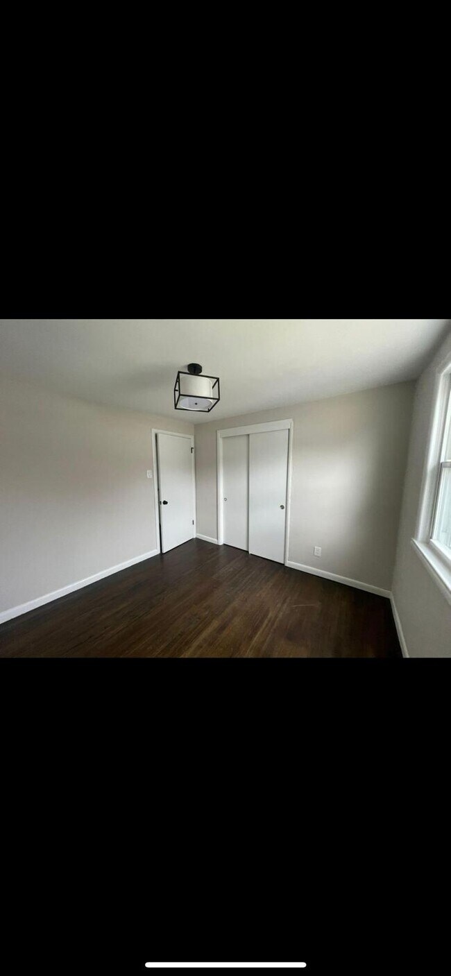 Building Photo - 206 Ava Ave