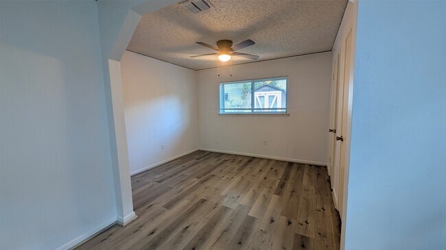 Building Photo - 10523 Huff Dr