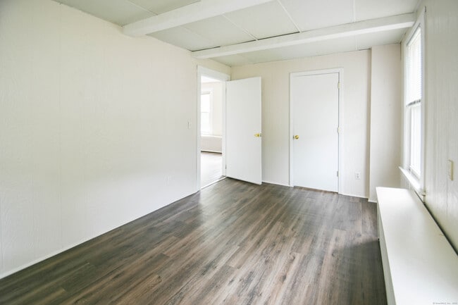Building Photo - 82 Spindle Hill Rd