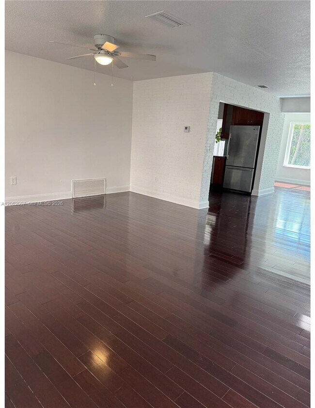 Building Photo - 5320 SW 89th Ave