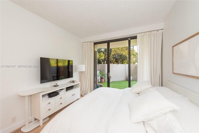 Building Photo - 251 Crandon Blvd