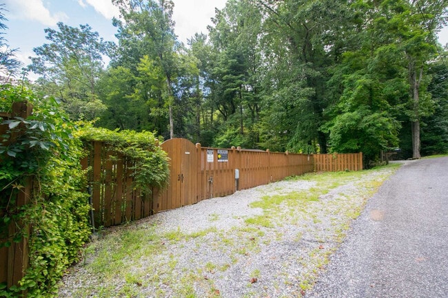 Building Photo - 125 Little Willow Cir