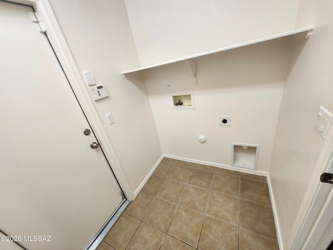 Building Photo - 4123 E Coolbrooke Dr