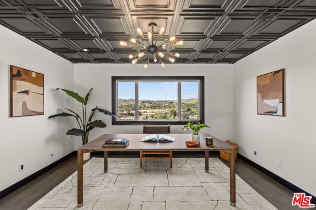 Building Photo - 28207 Laura La Plante Dr